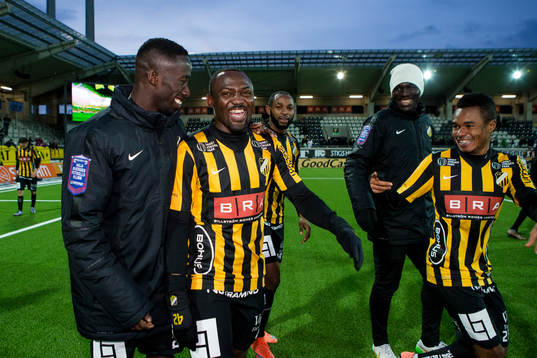 Häckens Demba Savage, John Owoeri och bakom René
