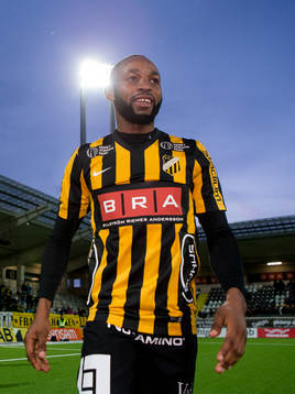 Häckens René Makondele glad