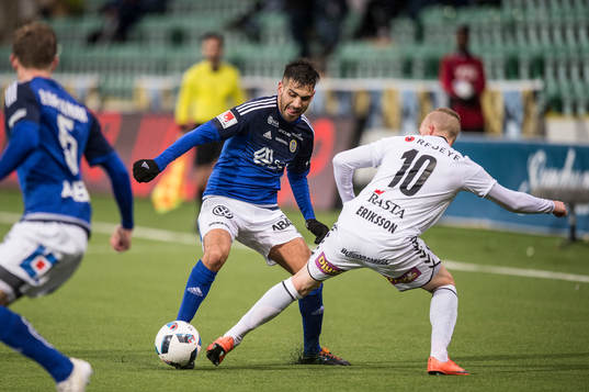 Sundsvalls Stefan Silva i närkamp mot Kalmars Tobias