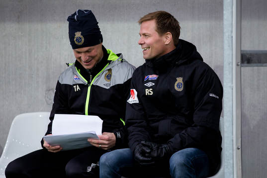 Gefles assisterande tränaren Thomas Andersson och tränare