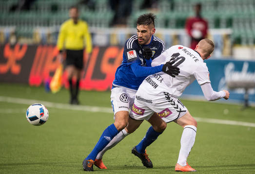 Sundsvalls Stefan Silva i närkamp mot Kalmars Tobias