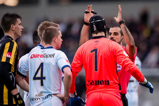Domare Mohammed Al-Hakim ger sin syn på 1-1 kvitteringen