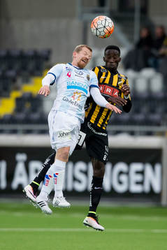 Gefles Jonas Lantto i nickduell med Häckens Demba Savage