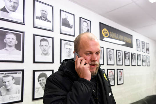Elfsborgs säkerhets ansvarige Martin Andersson pratar i