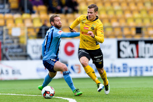 Elfsborgs Viktor Claesson tar sig förbi Djurgårdens