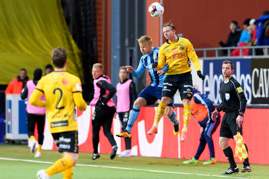 Elfsborgs Simon Hedlund och Djurgårdens Elliot Käck i