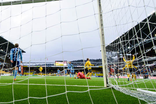 Elfsborgs jubel då Viktor Claesson gör 2-0