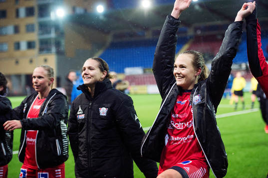 Linköpings spelare jublar med publiken