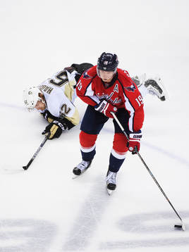 Pittsburghs Carl Hagelin och Washingtons Nicklas Bäckström