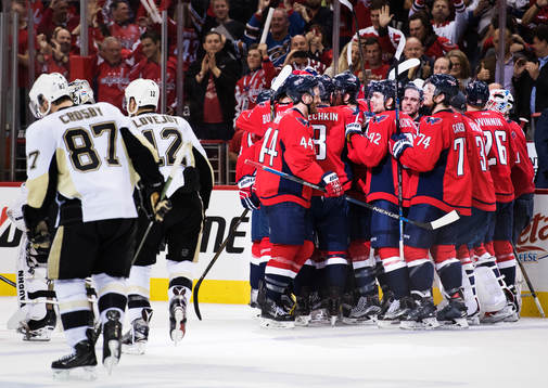 Pittsburghs spelare deppar samtidigt som Washingtons jublar
