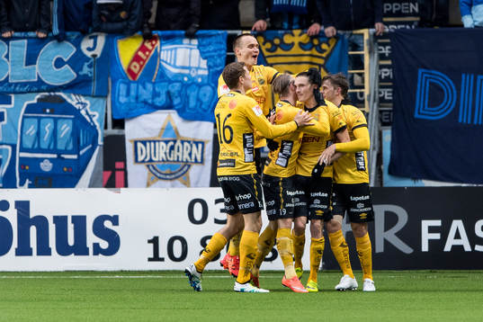 Elfsborgs Lasse Nilsson har gjort 1-0 och spelarna jublar