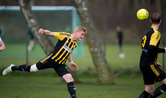 IFK Hässleholms Linus Svensson i matchen i division 2