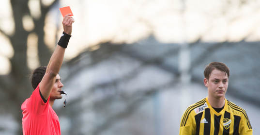 IFK Hässleholms Axel Harletun blev utvisad i matchen i