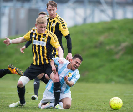 IFK Hässleholms Linus Svensson i matchen i division 2