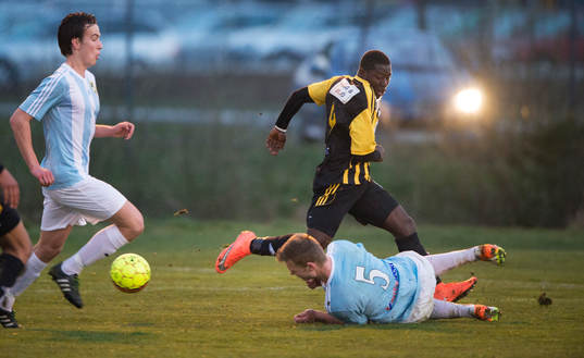 IFK Hässleholms Mike Andrews i matchen i division 2 mellan