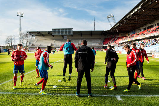 Helsingborgs spelare värmer