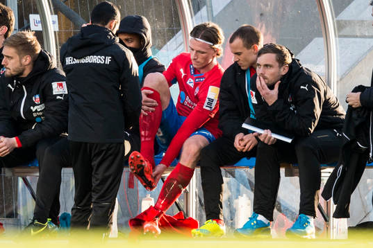 Helsingborgs Carl Johansson fick utgå skadad