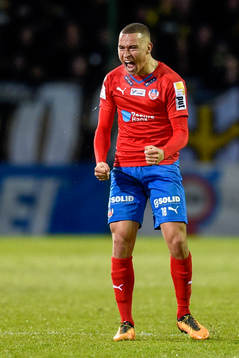 Helsingborgs tvåmålsskytt Jordan Larsson jublar