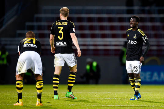 s Daniel Sundgren, Per Karlsson och Ebenezer Ofori deppar