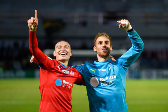 Helsingborgs Jordan Larsson och målvakt Tomer Chencinski