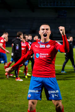 Helsingborgs Jordan Larsson jublar mot publiken