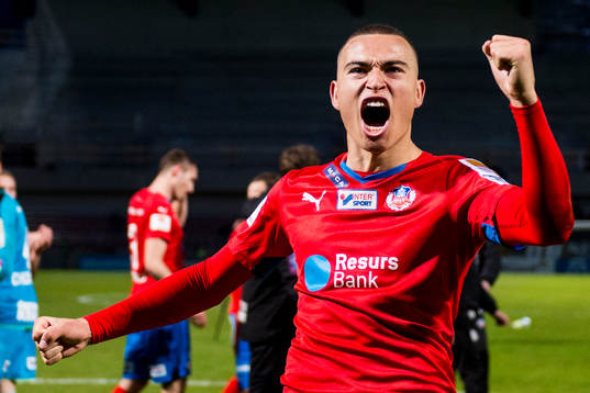 Helsingborgs Jordan Larsson jublar mot publiken