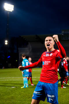 Helsingborgs Jordan Larsson jublar mot publiken