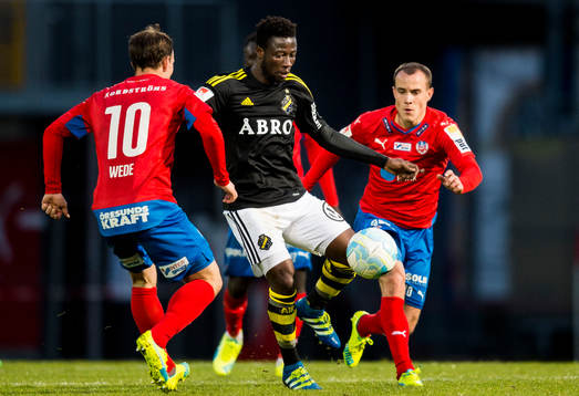 s Ebenezer Ofori mot Helsingborgs Anton Wede och Carl Wede
