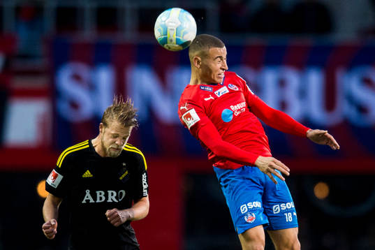 s Daniel Sundgren och Helsingborgs Jordan Larsson