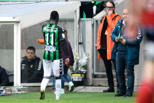 GAIS Kieron Cadogan lämnar planen