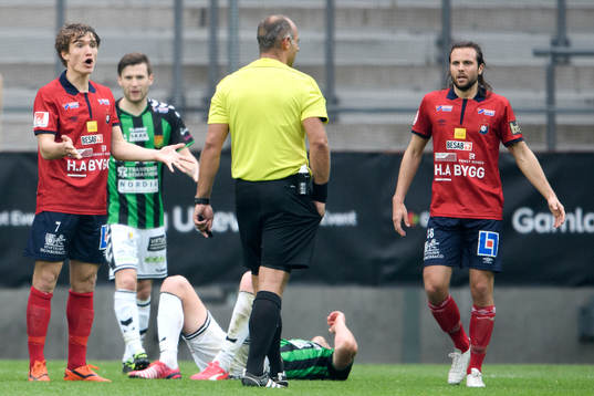 Örgrytes Jakob Lindström och Hampus Bohman reagerar mot
