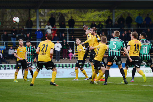 Varbergs Nsima Peter gör 2-2
