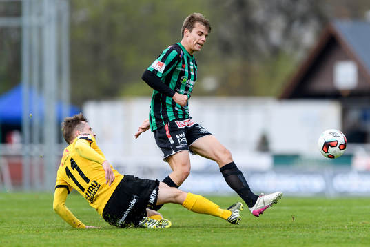 Frejs Adam Gradén och Varbergs Elias Andersson