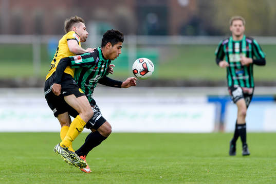 Frejs Adam Gradén och Varbergs Hosam Aiesh