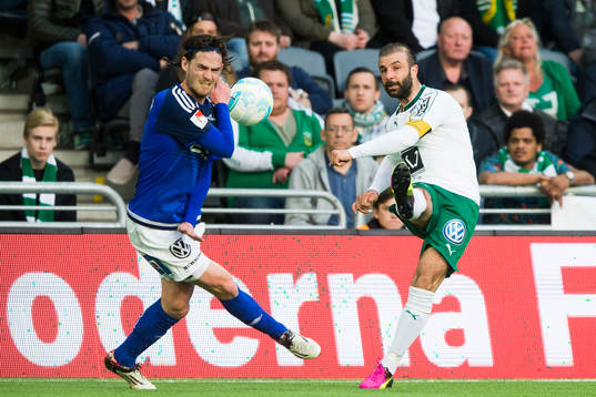 Sundsvalls Robin Tranberg får ett inlägg från Hammarbys
