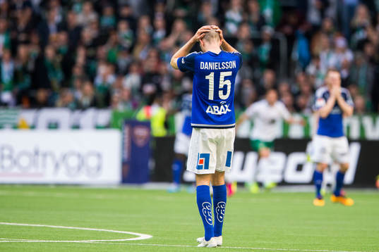 Sundsvalls Marcus Danielson tar sig för huvudet