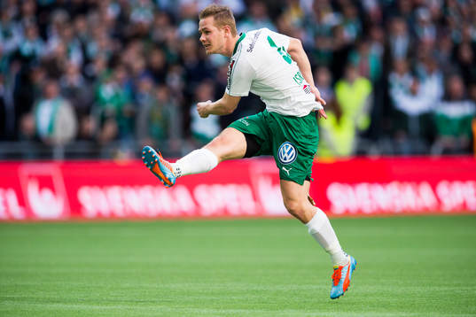 Hammarbys Erik Israelsson med ett skott