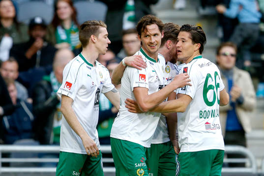 Hammarbys Philip Haglund jublar med lagkamrater