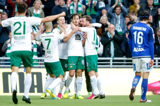 Hammarbys Philip Haglund jublar med lagkamrater