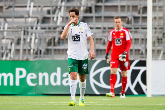 Hammarbys Philip Haglund och målvakt Ögmundur Kristinsson