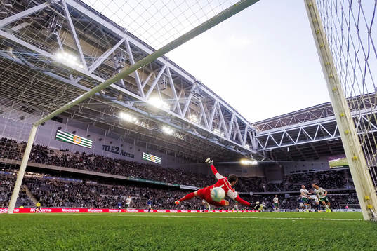 Hammarbys målvakt Ögmundur Kristinsson släpper in 1-1