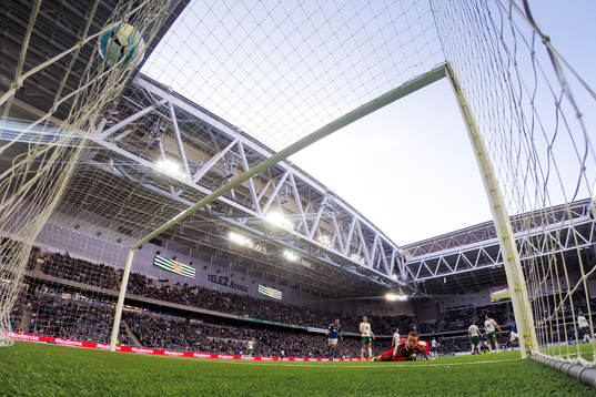 Hammarbys målvakt Ögmundur Kristinsson släpper in 1-1