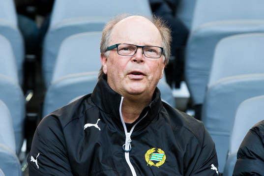 Hammarbys fystränare Cleas Hellgren innan fotbollsmatchen