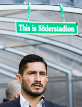 Hammarbys players manager Pablo Piñones-Arce innan