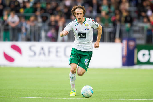 Hammarbys Fredrik Torsteinbö med bollen