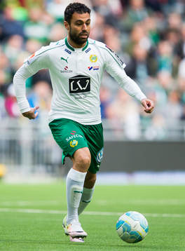 Hammarbys Imad Khalili med bollen