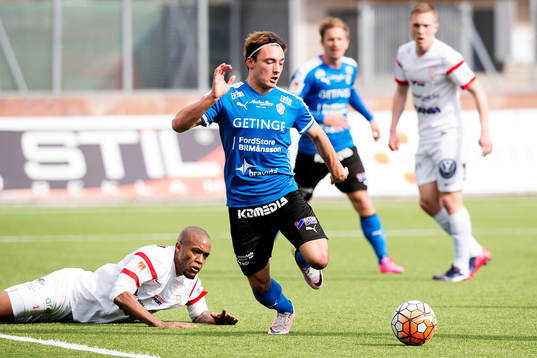 Halmstads Sead Haksabanovic med bollen