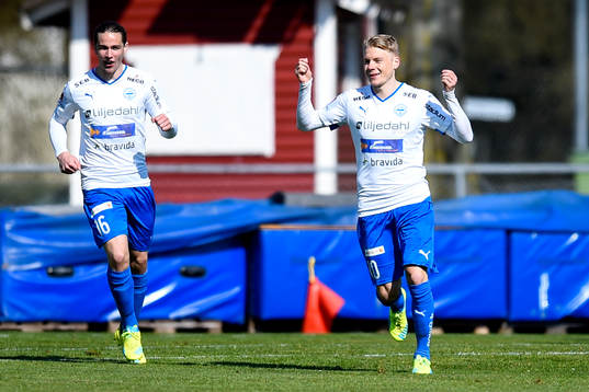Värnamos Johan Svahn jublar