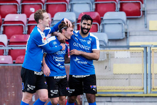 Halmstads Sead Haksabanovic blir omfamnad av Andreas