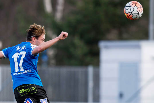 Halmstads Sead Haksabanovic nickar bollen